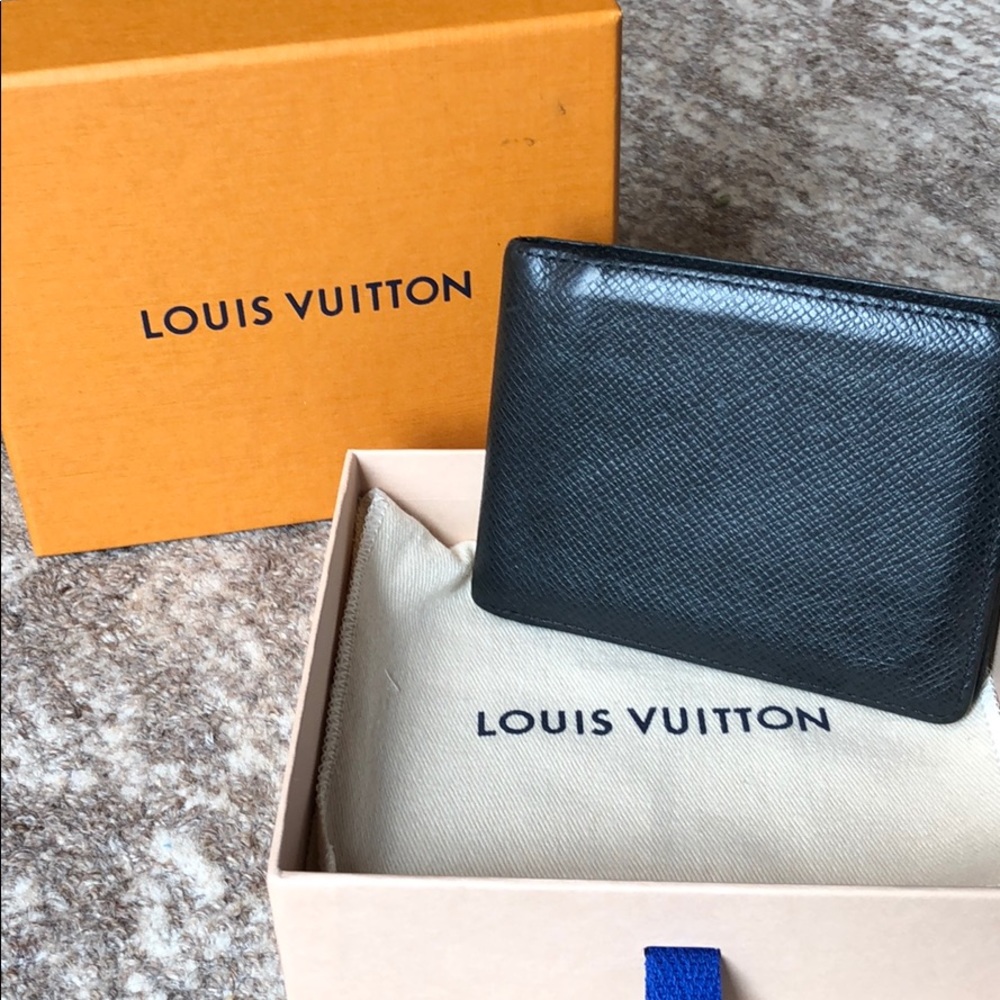 Louis Vuitton Taiga bifold wallet